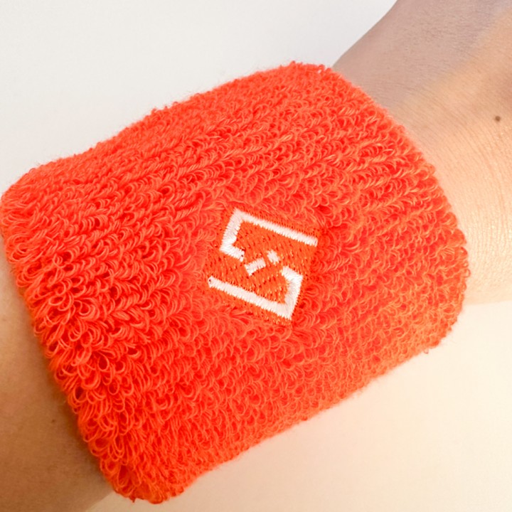 サクシアロゴリストバンド装着