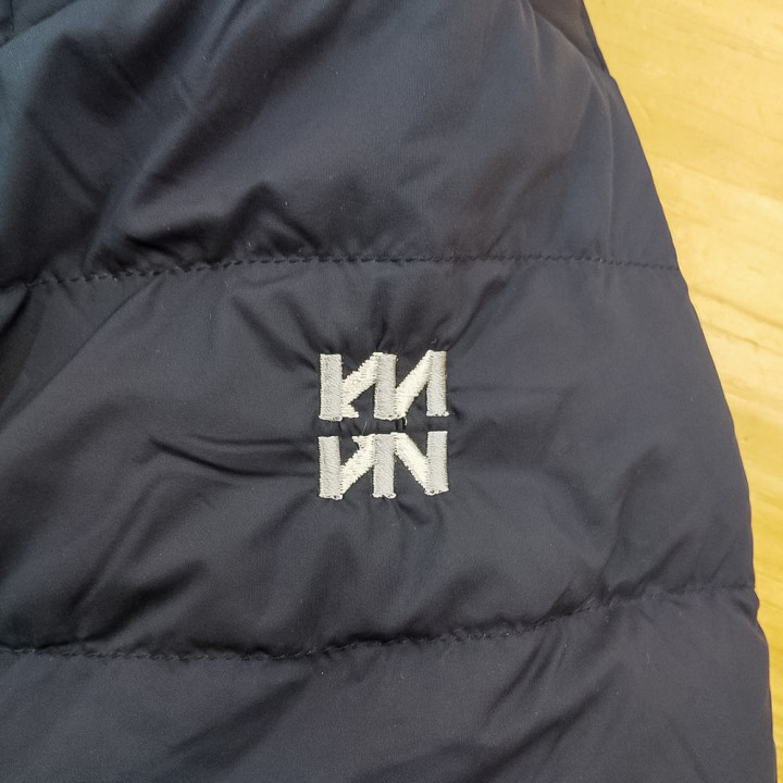 オリジナル刺繡ダウンジャケットアップ