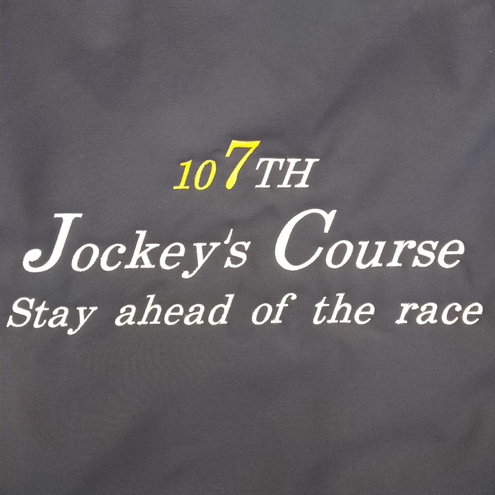 ネーム刺繡ジャンパー拡大