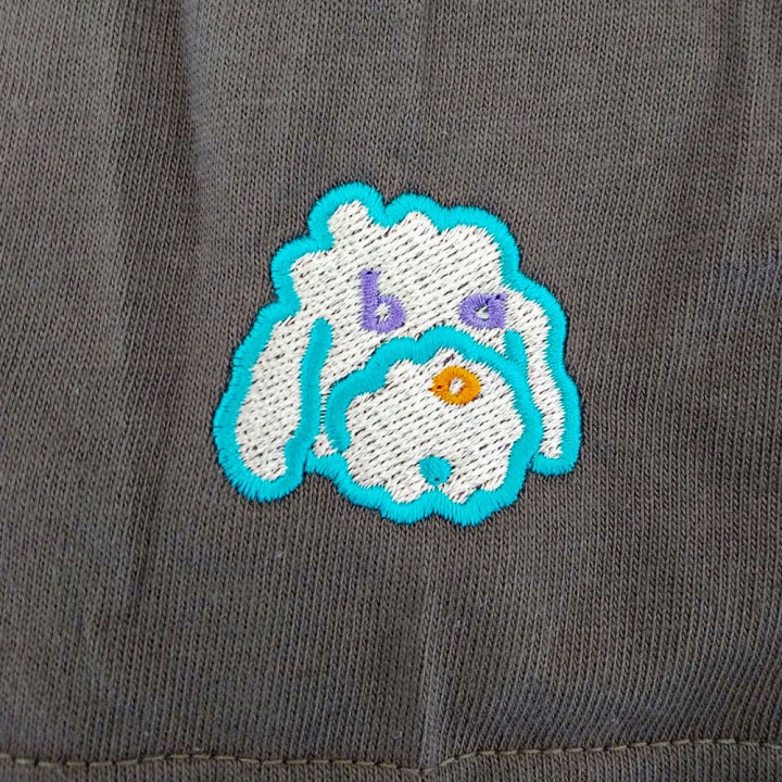 オリジナル刺繡Tシャツ「BOA」右袖アップ