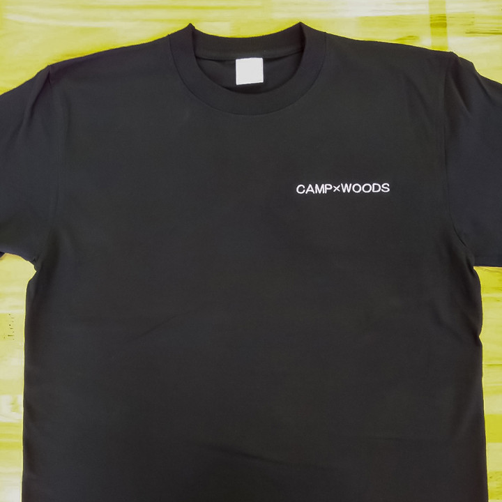 前面ネーム刺繡「CAMP×WOODS」
