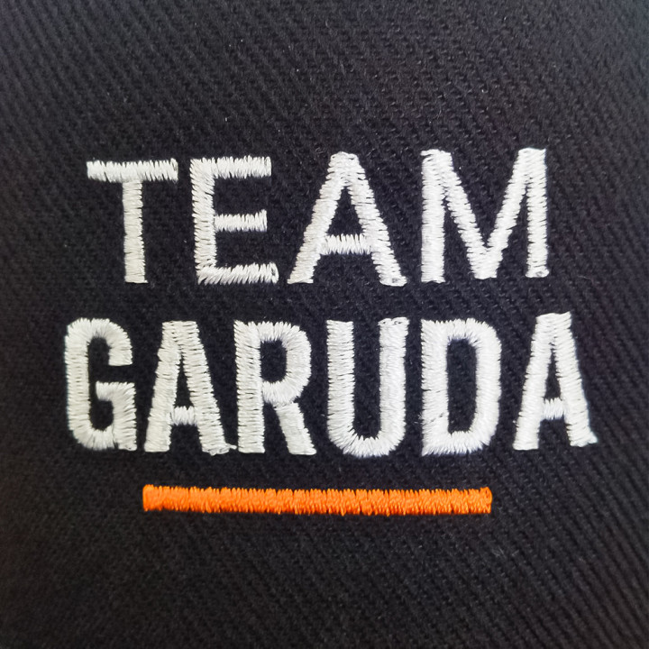 キャップ刺繍「TEAM GARUDA」アップ