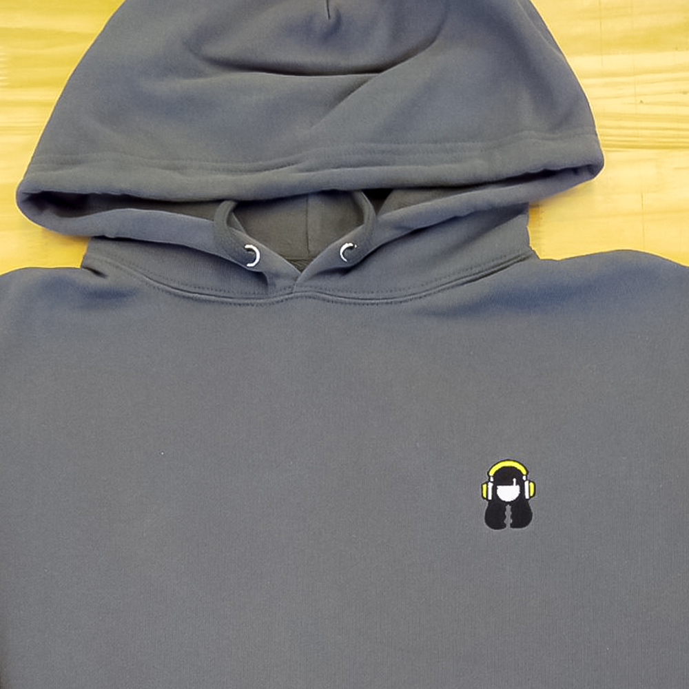 オリジナル刺繍パーカー「ヘッドフォンガール」